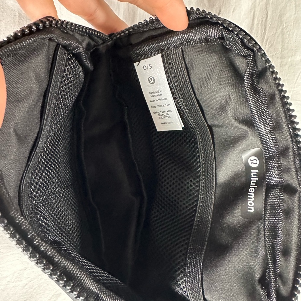 Lululemon Everywhere bag - Picture 2 of 3